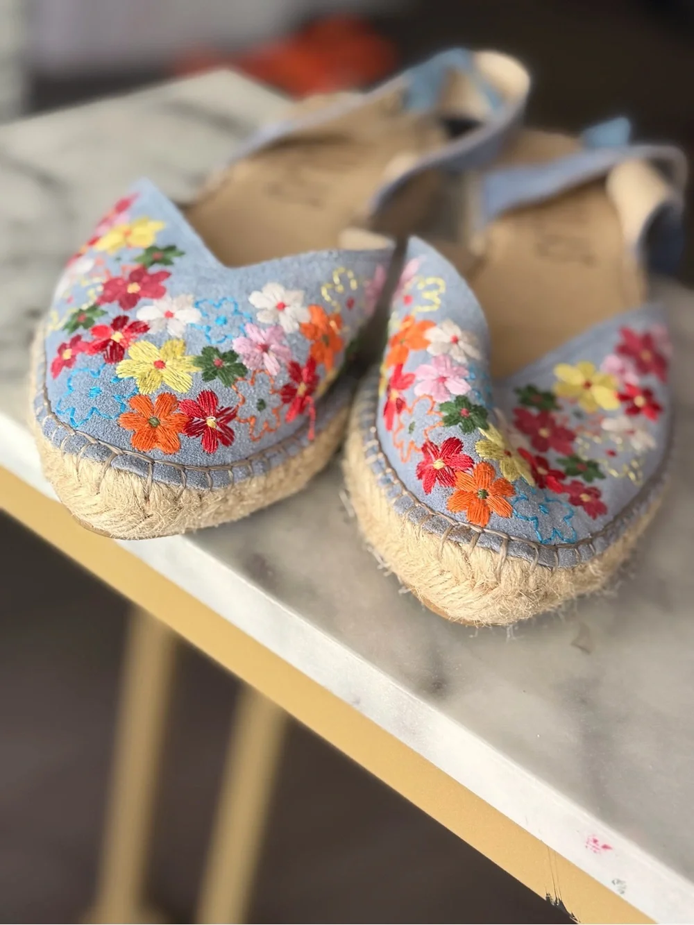 Fabiolas Blue Floral Embroidered Espadrille Tie-Wandal - Light Blue